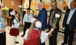 Мэтры образования не спешат становиться пенсионерами